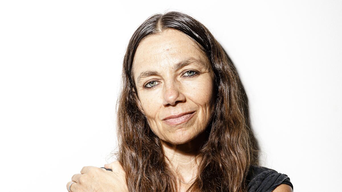 Justine Bateman feels sad for women obsessed with cosmetic surgery - Los  Angeles Times
