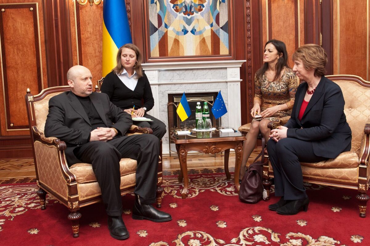Acting Ukrainian President Olexander Turchynov meets with European Union foreign policy chief Catherine Ashton ahead of a broader gathering of international economic, political and civil society experts expected in Kiev in a few days.