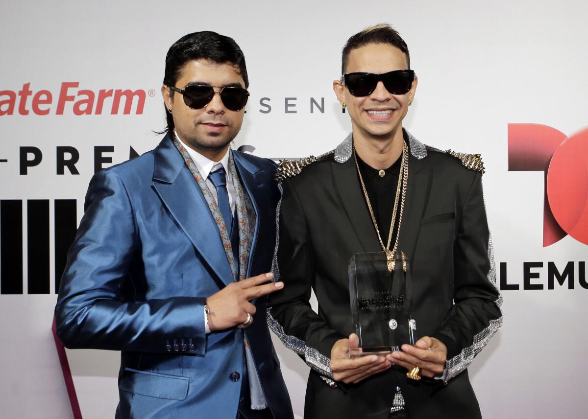 Orlando Valle, izq., y Edwin Vázquez Vega son los integrantes del dúo de reggaetón Plan B, uno de los más populares del exitoso pero cuestionado género.