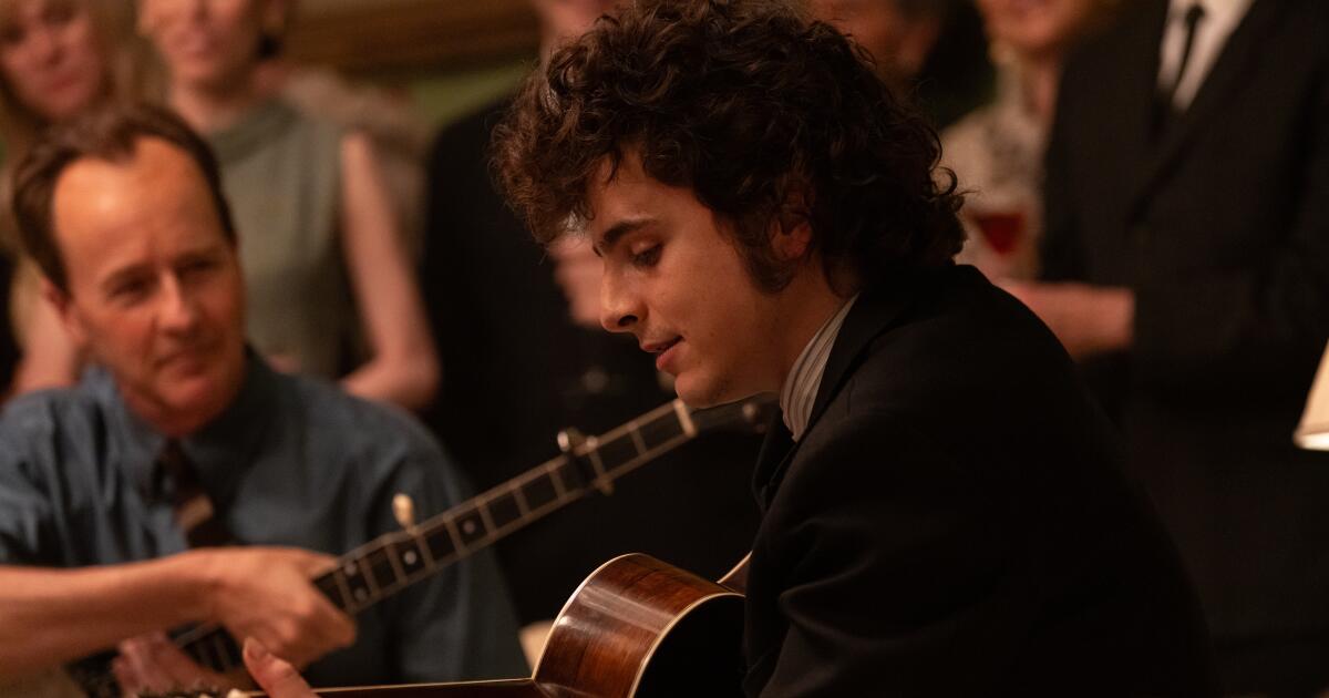 Timothée Chalamet chante Bob Dylan dans la bande-annonce du biopic, divisant les fans