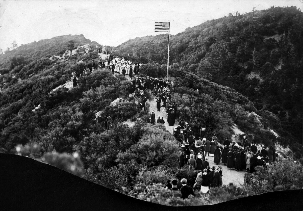 March 31, 1918: Crowd at Easter Sunrise observance at Pulpit Rock on Mt. Lowe. The stripes on the flag were darkened by a staff artist to help reproduction.