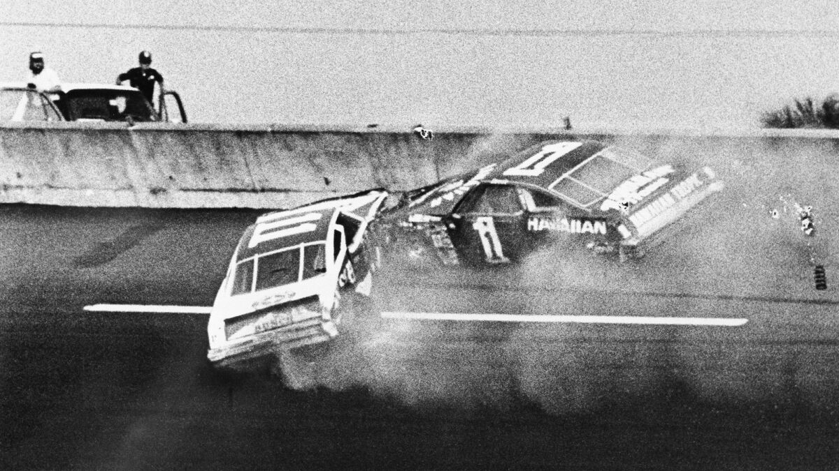 Cale Yarborough Bobby Allison Fight At 1979 Daytona 500 Put Nascar In National Spotlight Los