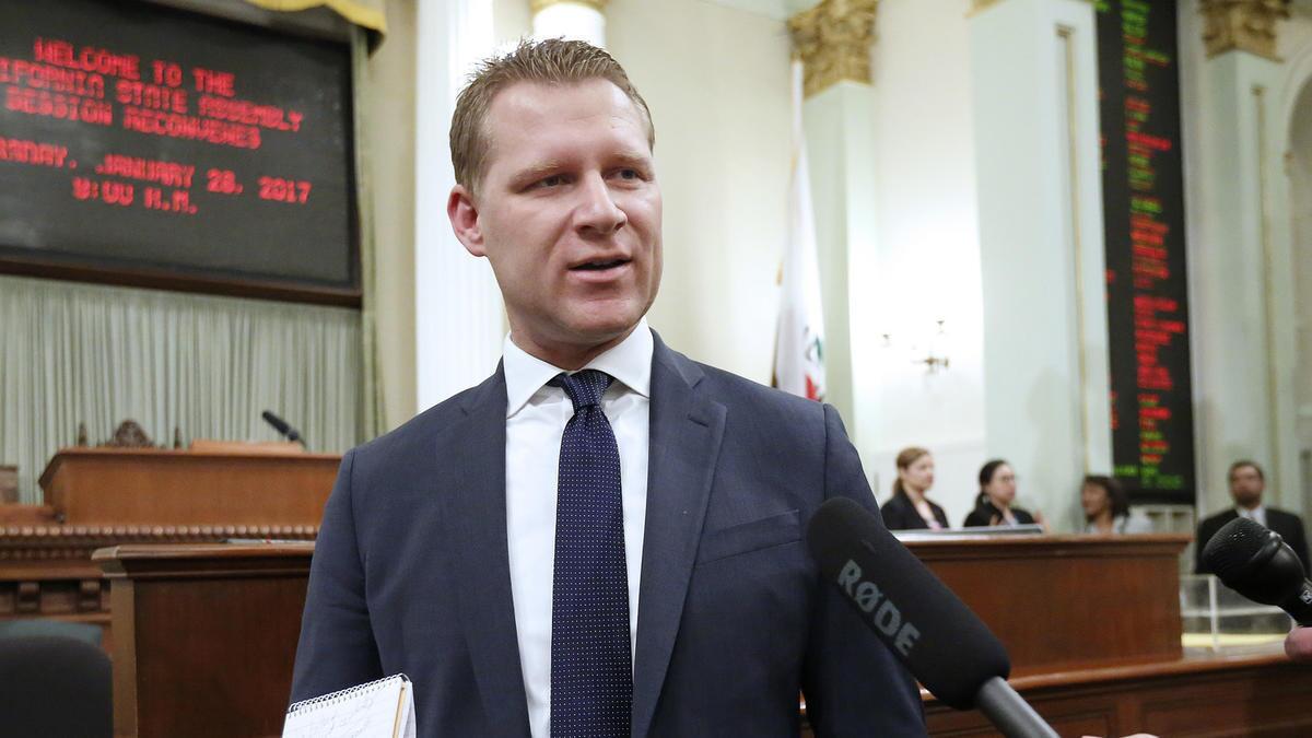 Assembly Republican leader Chad Mayes of Yucca Valley is facing criticism for voting to extend California's cap-and-trade program.