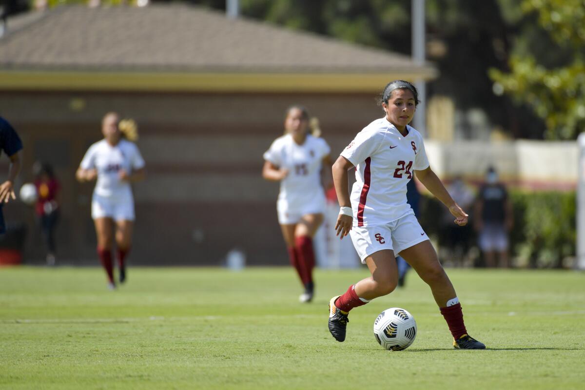 Savianna Gómez durante un partido amistoso ante Cal State Fullerton en agosto pasado.