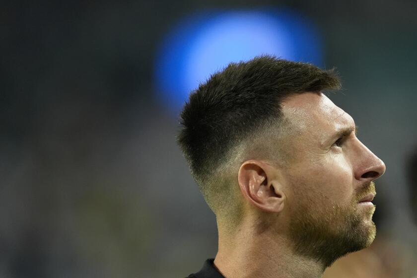 El delantero argentino Lionel Messi al final del partido contra Perú en la Copa América, el sábado 29 de junio de 2024, en Miami Gardens, Florida. (AP Foto/Rebecca Blackwell)