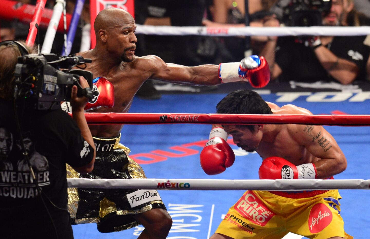 Pacquiao ducks to avoid a Mayweather left.
