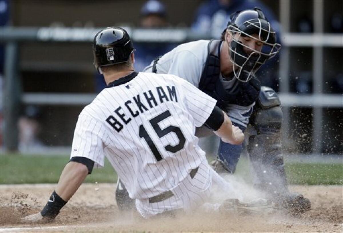 Photo: White Sox Pierzynski breaks bat against Rays in Chicago