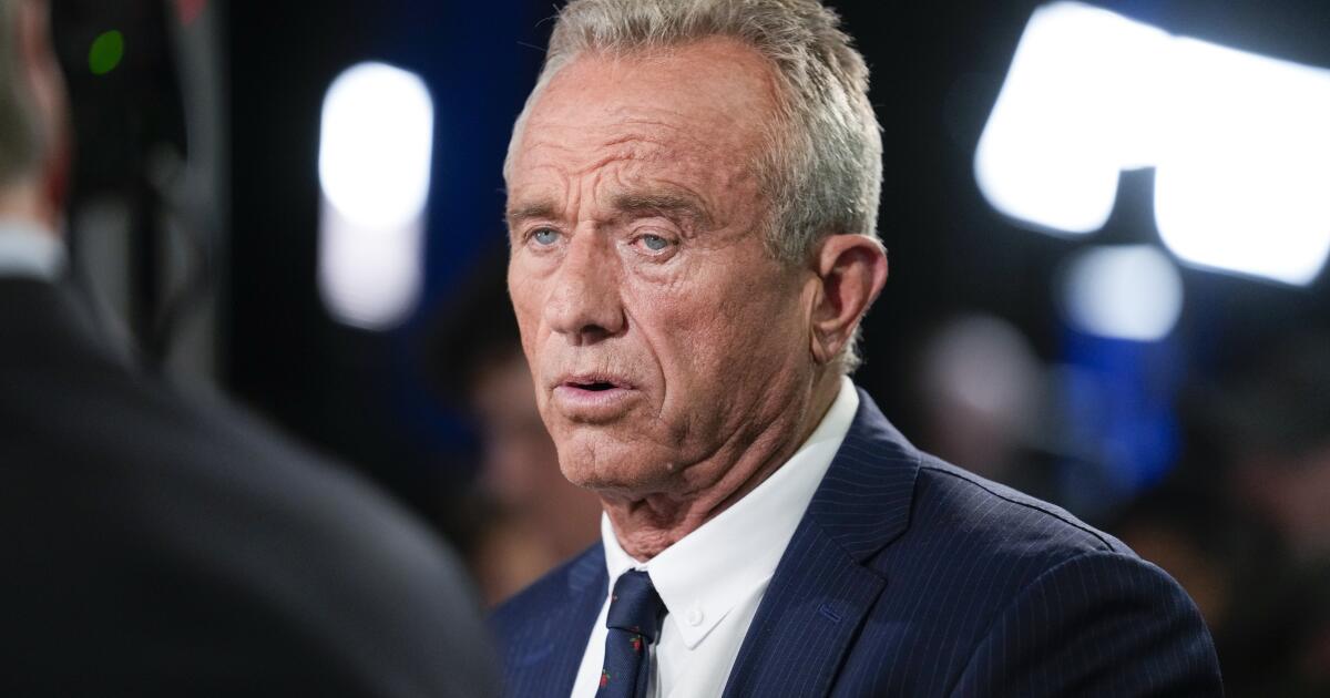 Robert F. Kennedy Jr. sedang diselidiki karena mengumpulkan paus mati