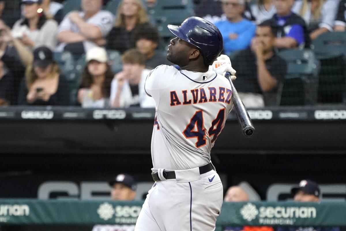 Houston Astros: Yordan Alvarez back in left field