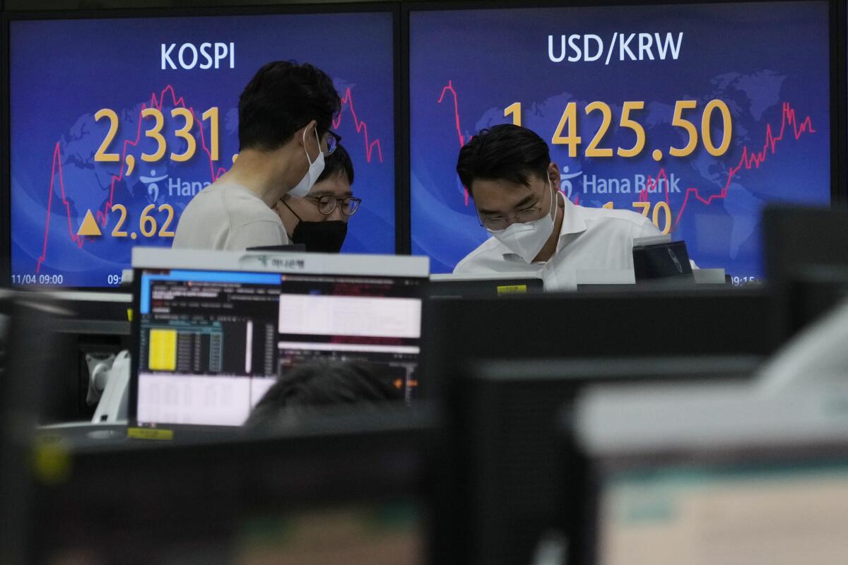 Currency traders work at the foreign exchange dealing room of the KEB Hana Bank headquarters in Seoul, South Korea, Friday, Nov. 4, 2022. Tokyo’s benchmark declined Friday, while shares in the rest of the region mostly gained, as investors looked ahead to a closely watched U.S. jobs report and fretted over further monetary tightening by the Federal Reserve. (AP Photo/Ahn Young-joon)