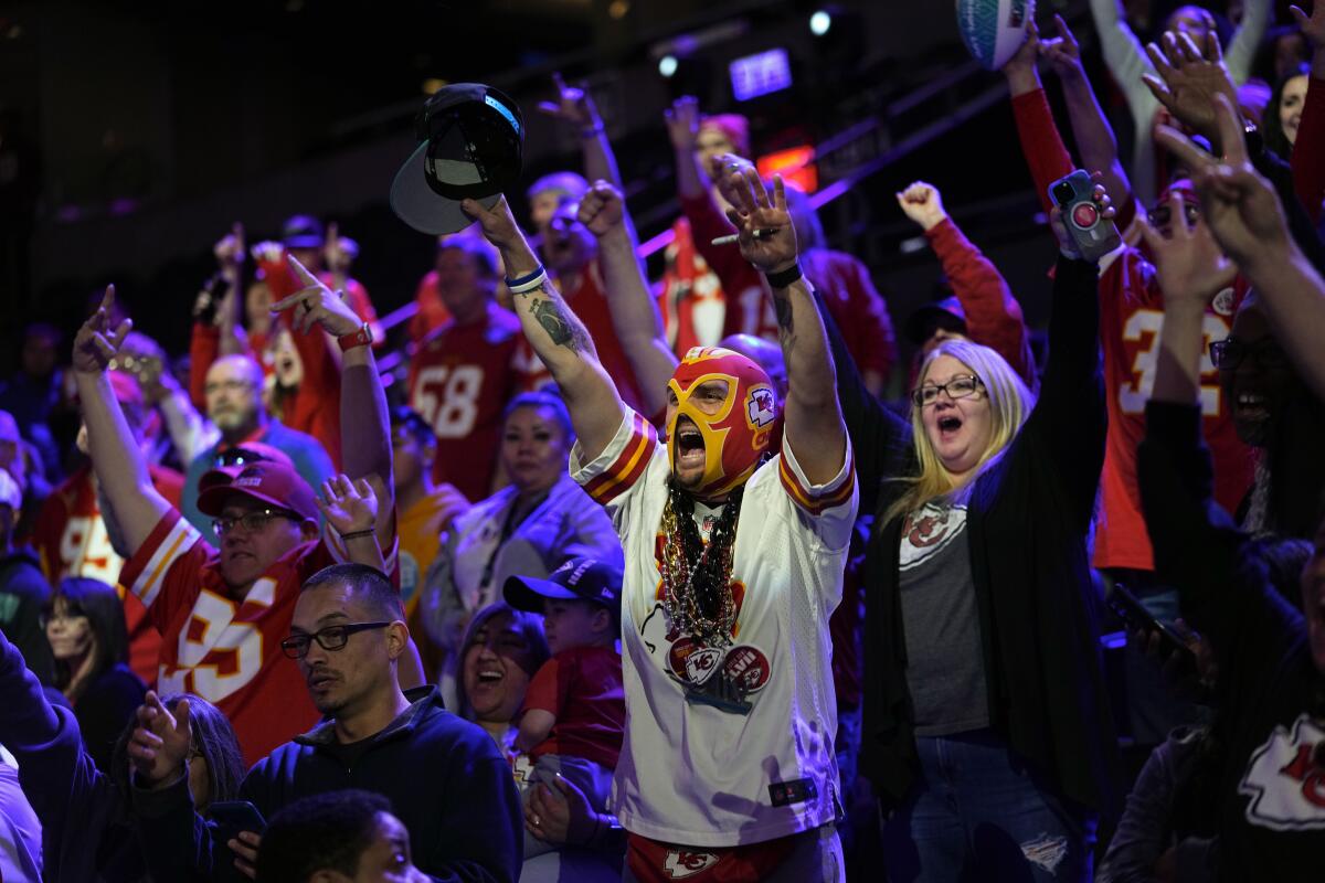 Chiefs fans take over with chant at end of Chargers' game in LA