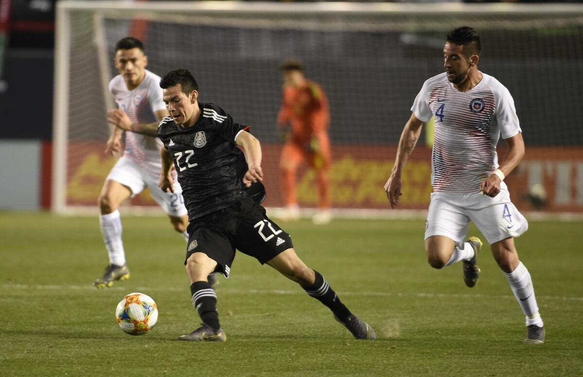 Hirving Lozano de México durante el partido amistoso internacional entre México y Chile en el estadio SDCCU el 22 de marzo de 2019 en San Diego.