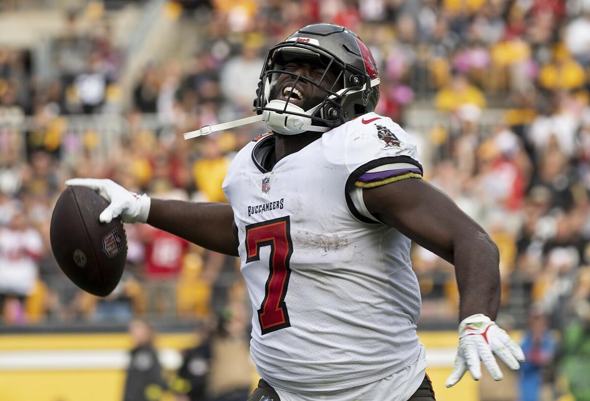 Tampa Bay Buccaneers running back Leonard Fournette reacts after a 11-yard touchdown reception.
