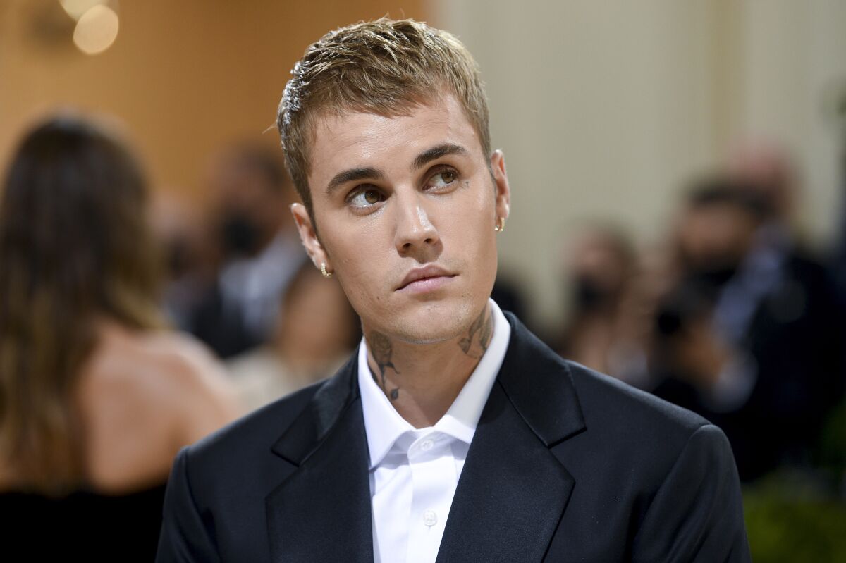 Justin Bieber's mixed messaging on 'ended' tour upsets fans - Los ...