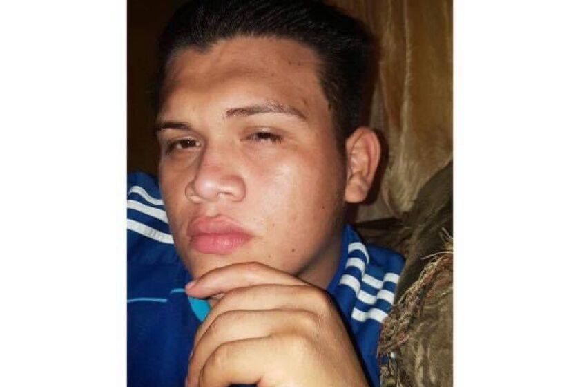 Jerry Felipe Fuentes, de 22 años, se cayó del tren en Durango (México) en donde perdió el pie izquierdo.