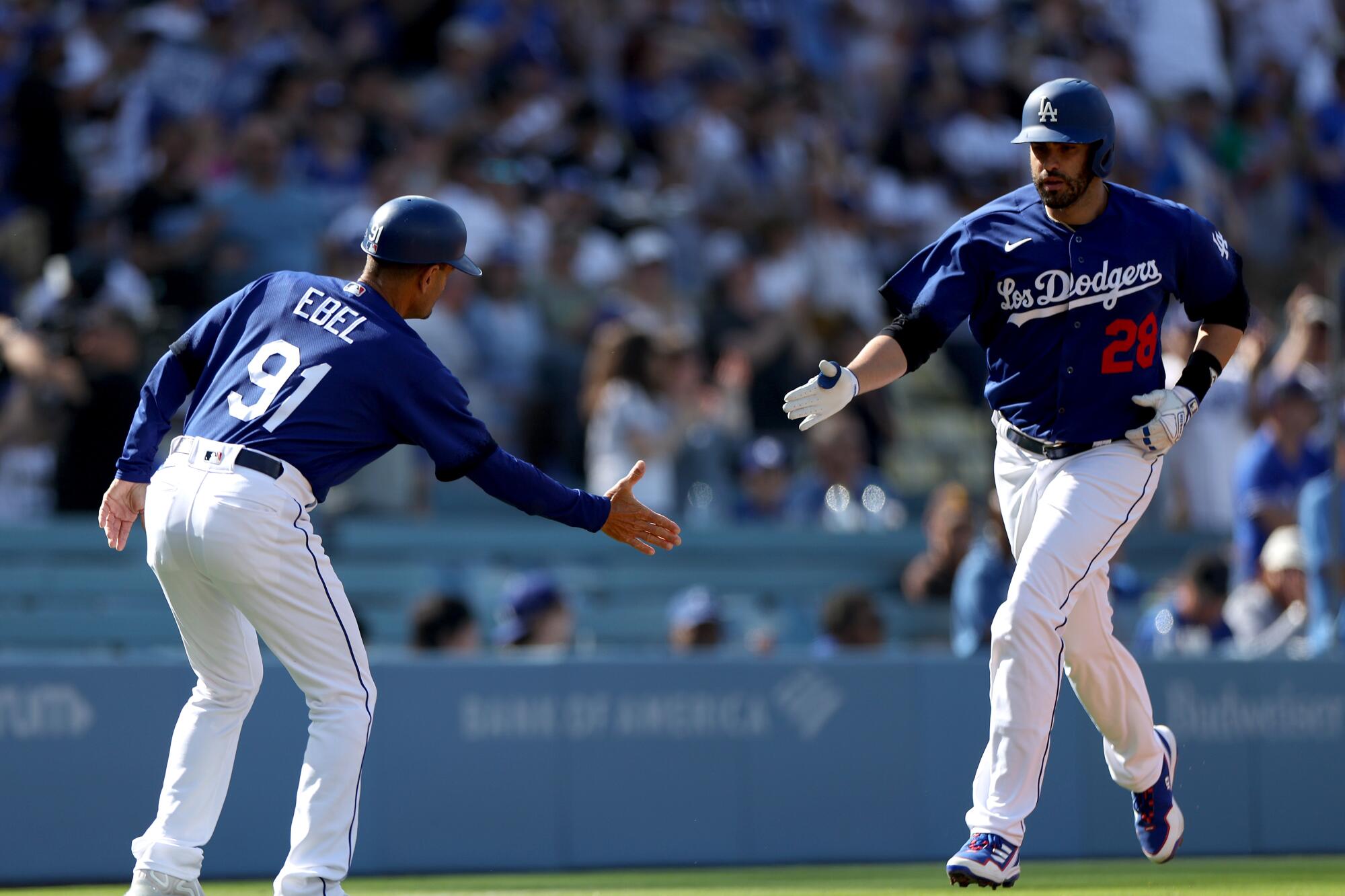 Dodgers extend winning streak over Padres on J.D. Martinez homer