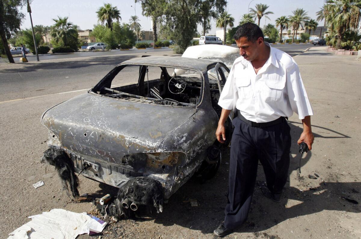 Foto tomada el 25 de septiembre del 2007 después de la matanza en la Plaza Nisoor de Bagdad. (AP Photo/Khalid Mohammed, File)