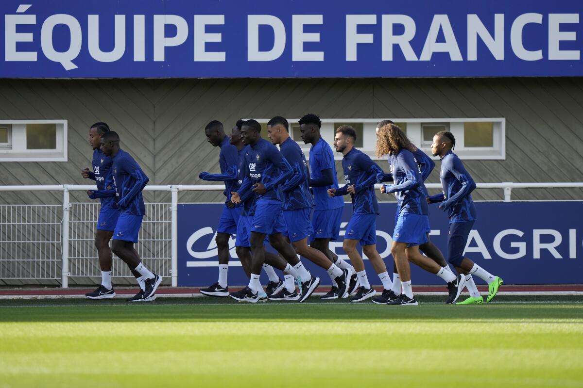 Los jugadores de Francia durante un entrenamiento en el predio de Clairefontaine,