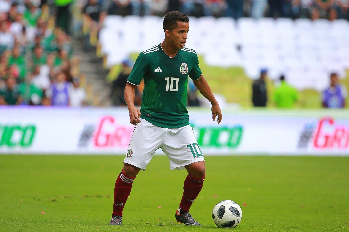 Giovani dos Santos, centrocampista del Los Angeles Galaxy, va al Mundial con la selección de México.