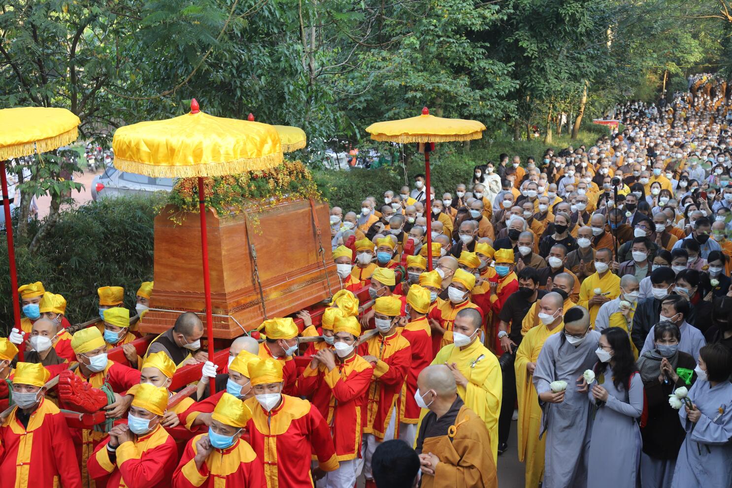 Vietnam mourns influential Buddhist monk Thich Nhat Hanh - Los Angeles Times