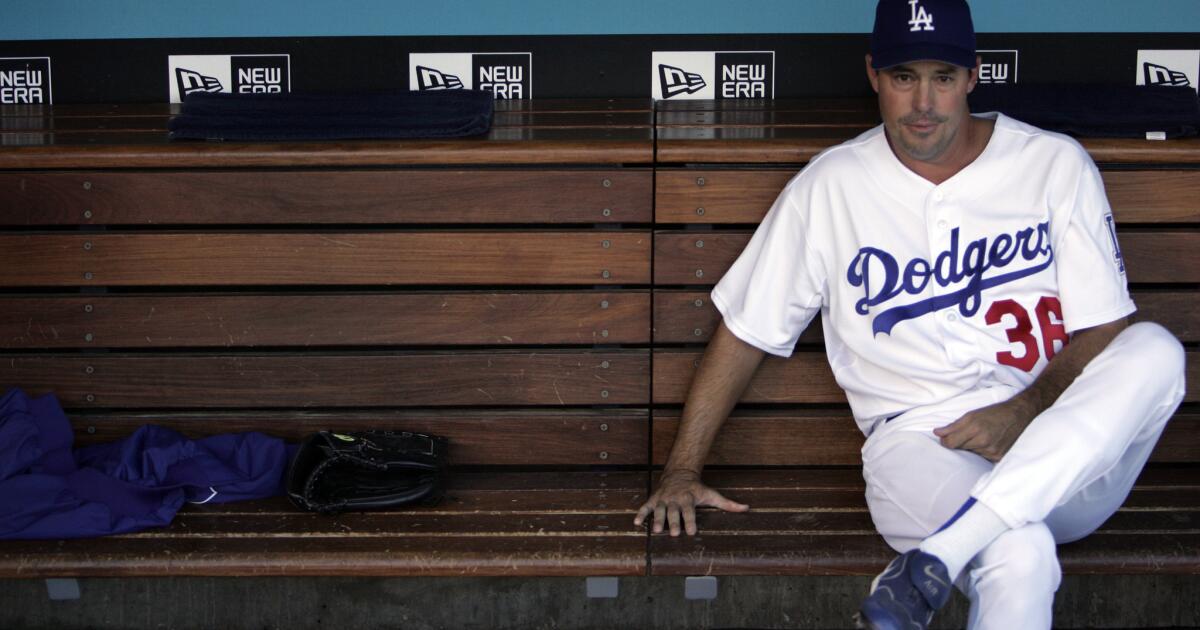 Greg Maddux arrives at Dodgers camp, 'just trying to give back' - True Blue  LA
