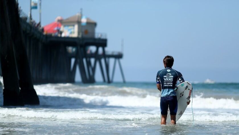 Huntington Beach reopens after teenage boy encounters shark - Los ...