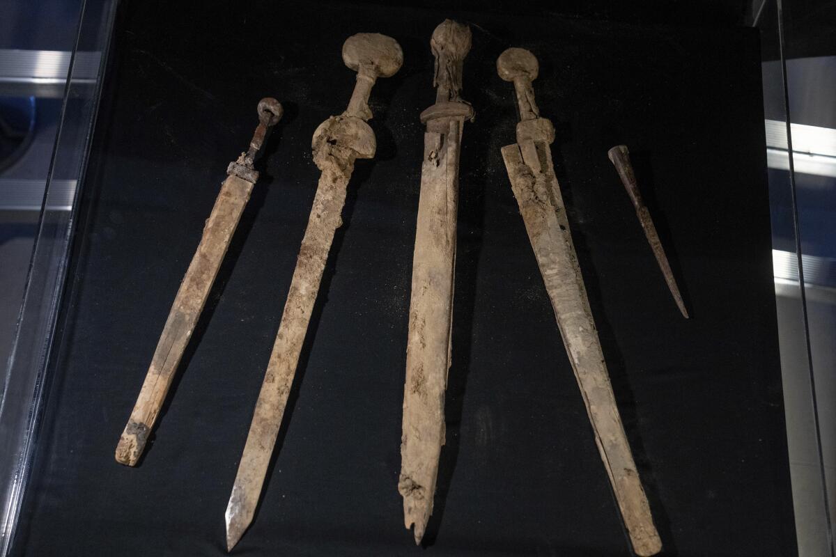4 Exceptionally Preserved Roman Swords Discovered In A Dead Sea Cave In Israel The San Diego 0751