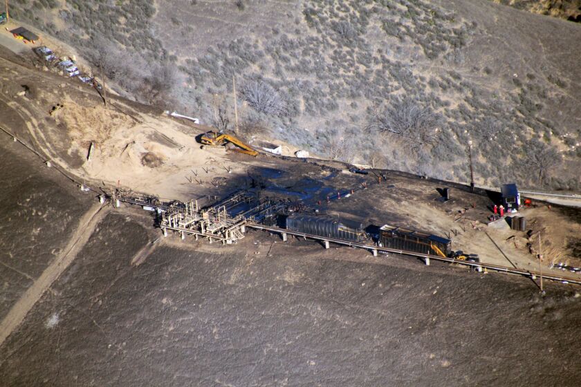 An aerial photograph of the leaking Southern California Gas Well 25 above Porter Ranch.