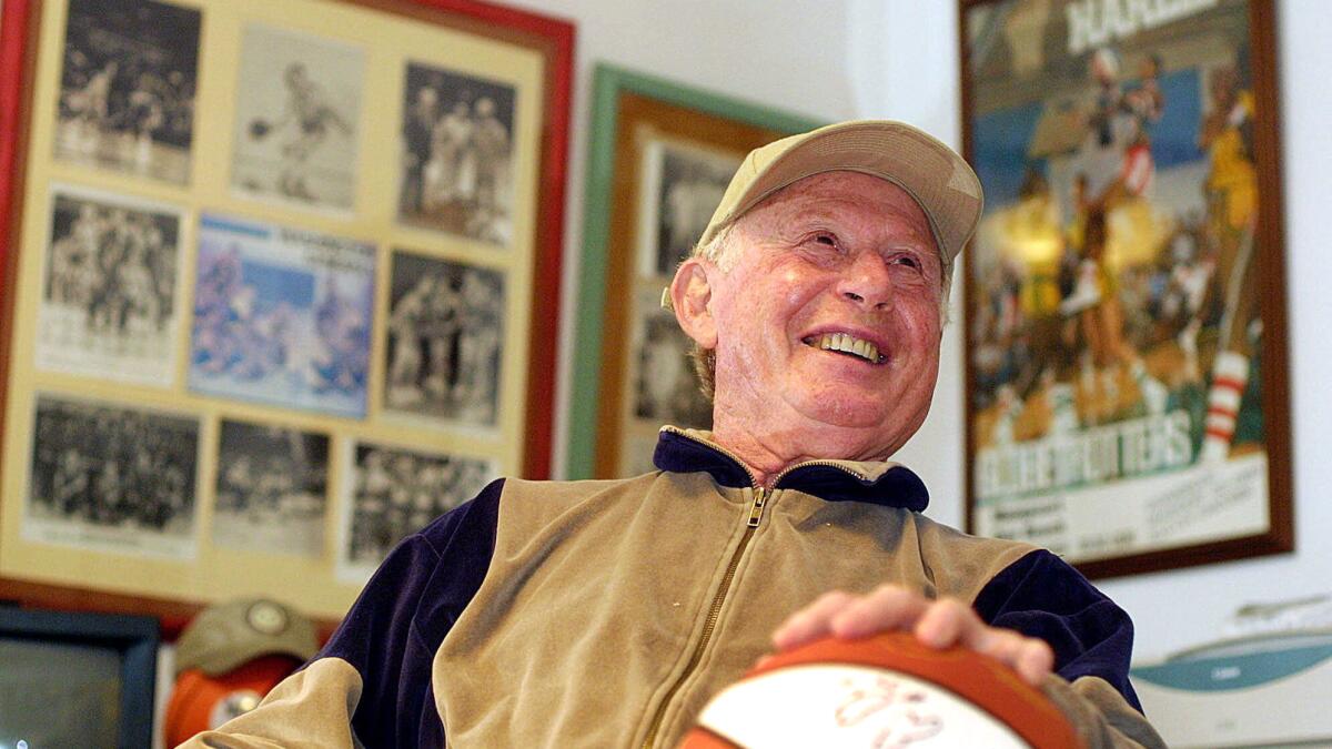 Louis 'Red' Klotz obituary; coach of Globetrotters foe dies - Los