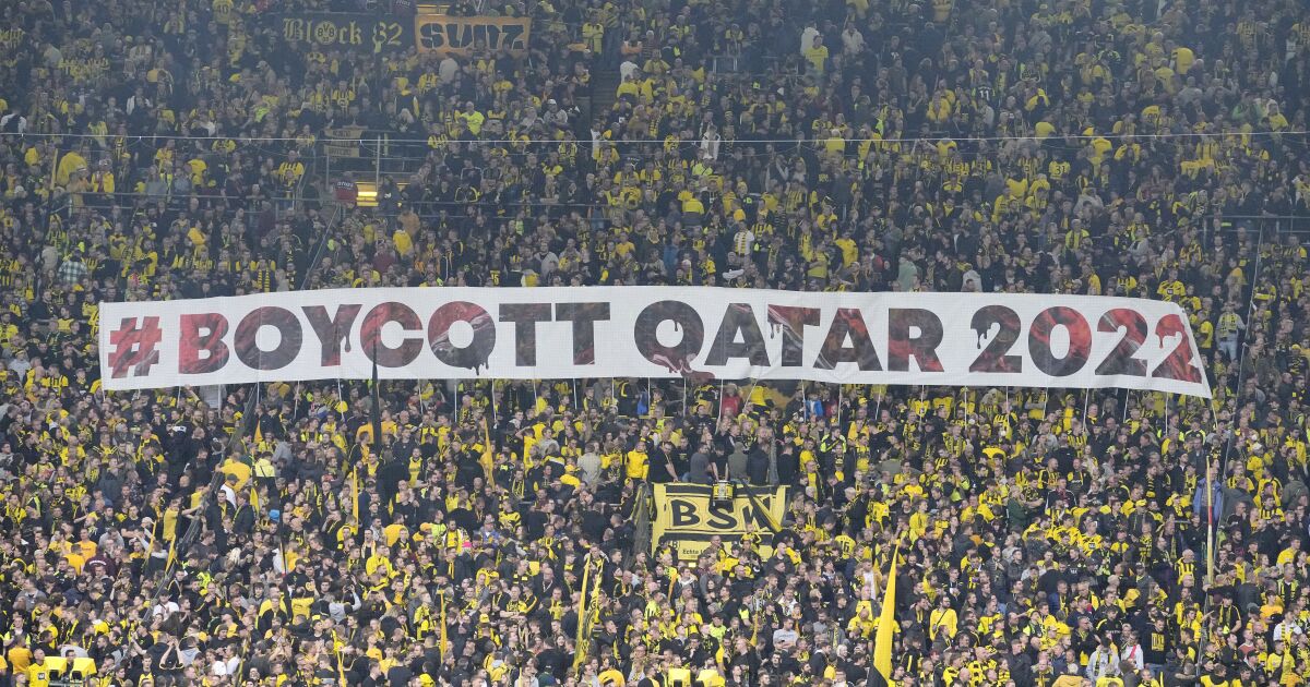 Der deutsche Fußball-Boss kritisiert die FIFA wegen Menschenrechtskampagnen