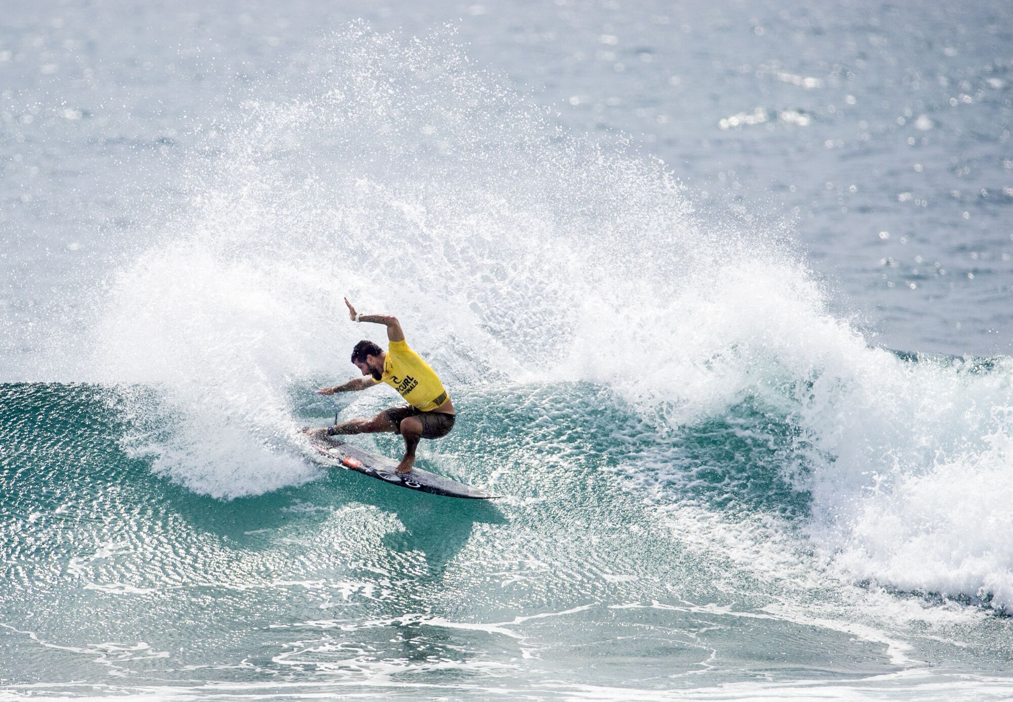 Filipe Toledo surfe en finale face à Italo Ferreira pour remporter son premier titre mondial.