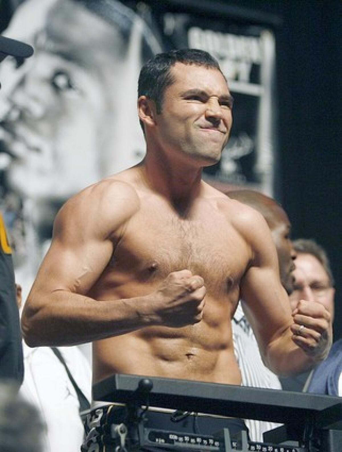 Oscar De La Hoya sells his home for $2.1 million.