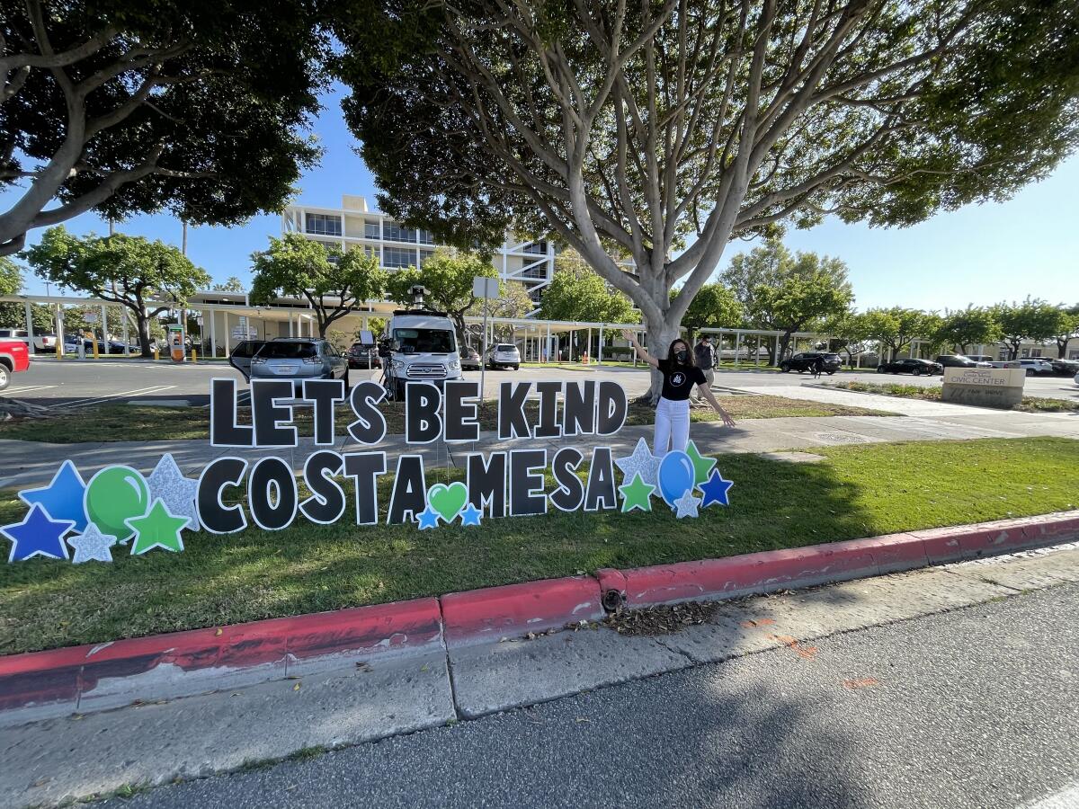 Rebekah Robeck, right, started her nonprofit Let's Be Kind in 2018. 