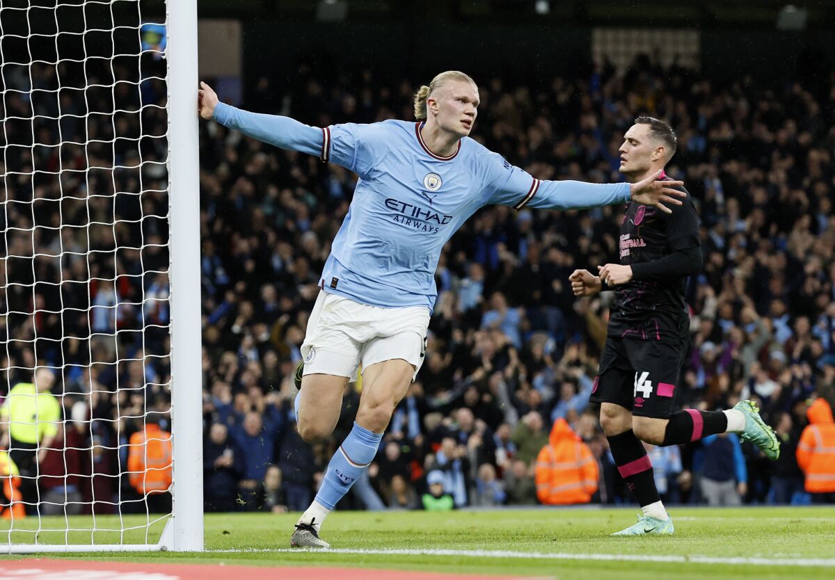 Erling Haaland del Manchester City celebra tras anotar el primer gol de su equipo 
