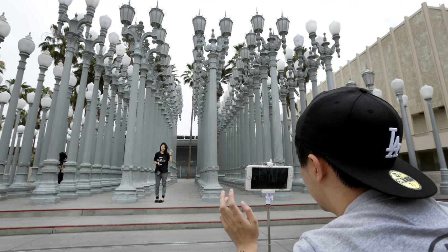 Museums pick sites for the selfie fad