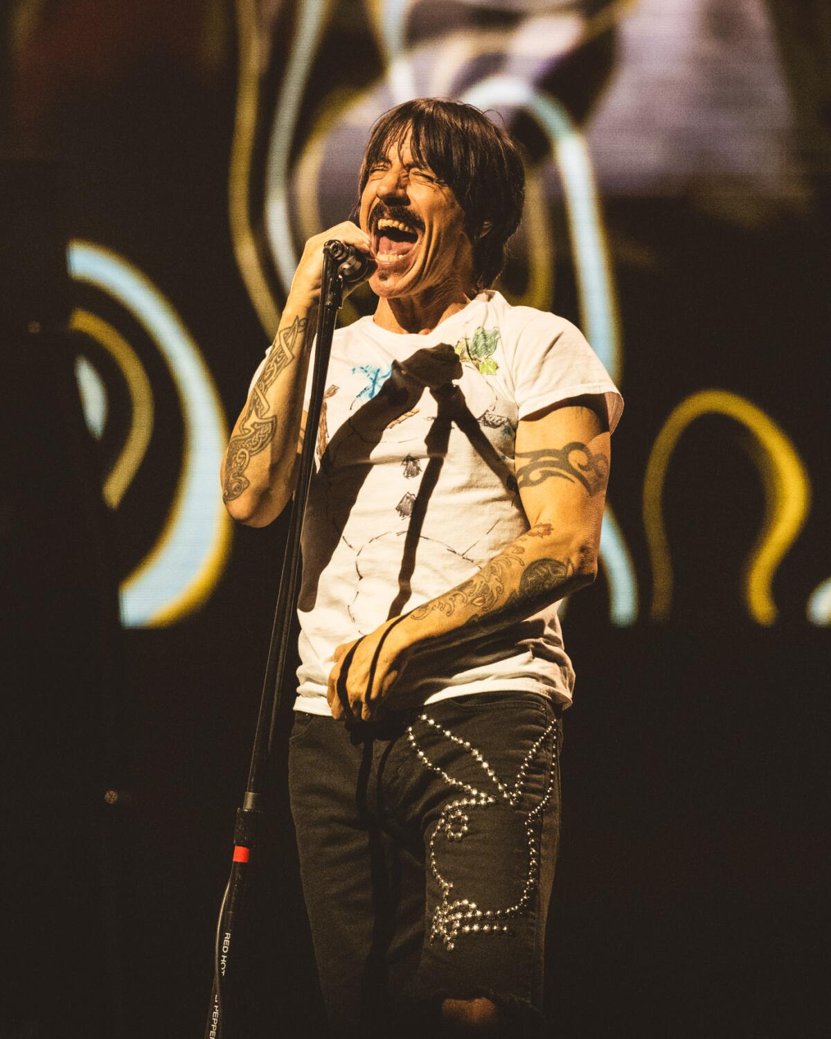 El cantante Anthony Kiedis en el show de Inglewood.