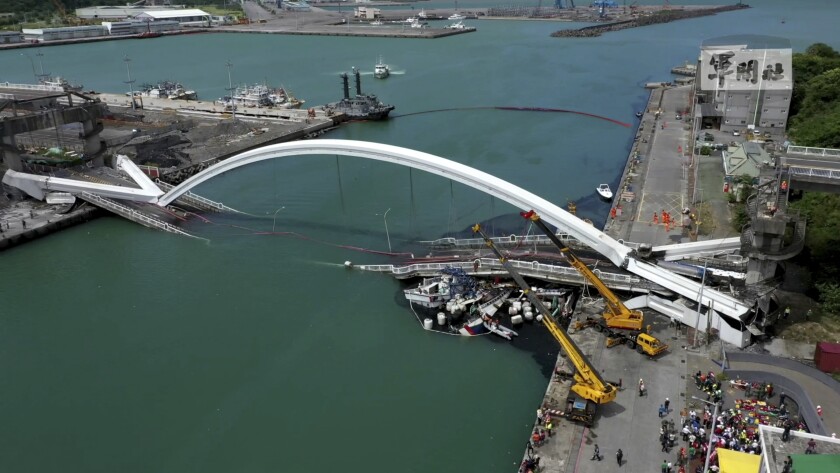 Resultado de imagem para Bridge collapse Taiwan