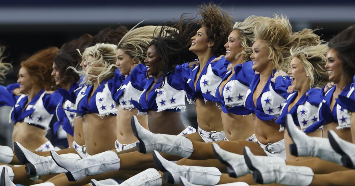Do cheerleaders need to wear helmets? Ball hits Cowboys cheerleader in head, knocks her down