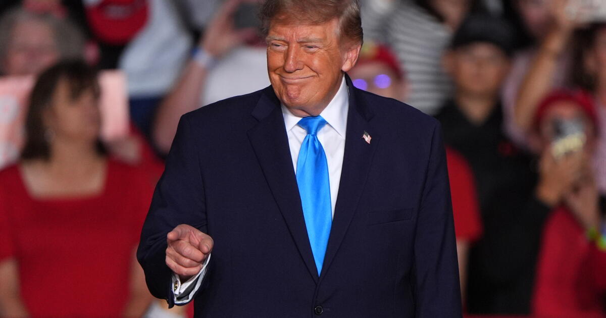 Trump suggests letting Iran 'take out' Los Angeles and San Diego at campaign rally