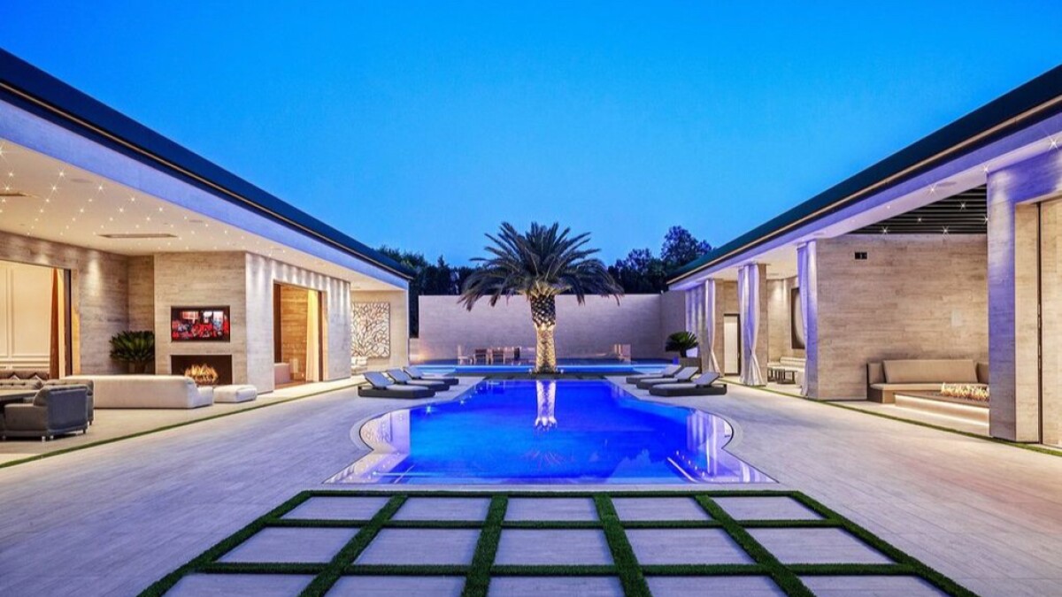 Hot Property Kylie Jenner Buys 36 5 Million Home In Holmby Hills