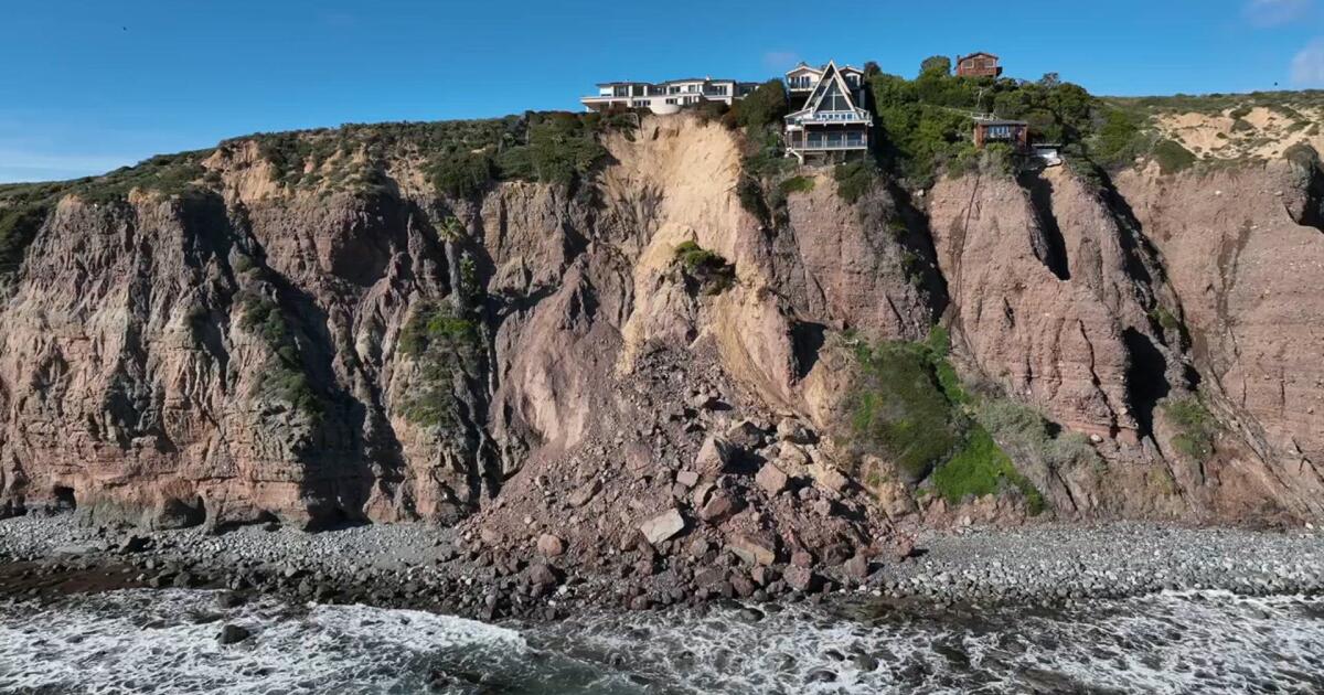 Dramatic drone footage shows luxury homes on edge of California cliff Dramatic drone footage shows luxury homes on edge of California cliff