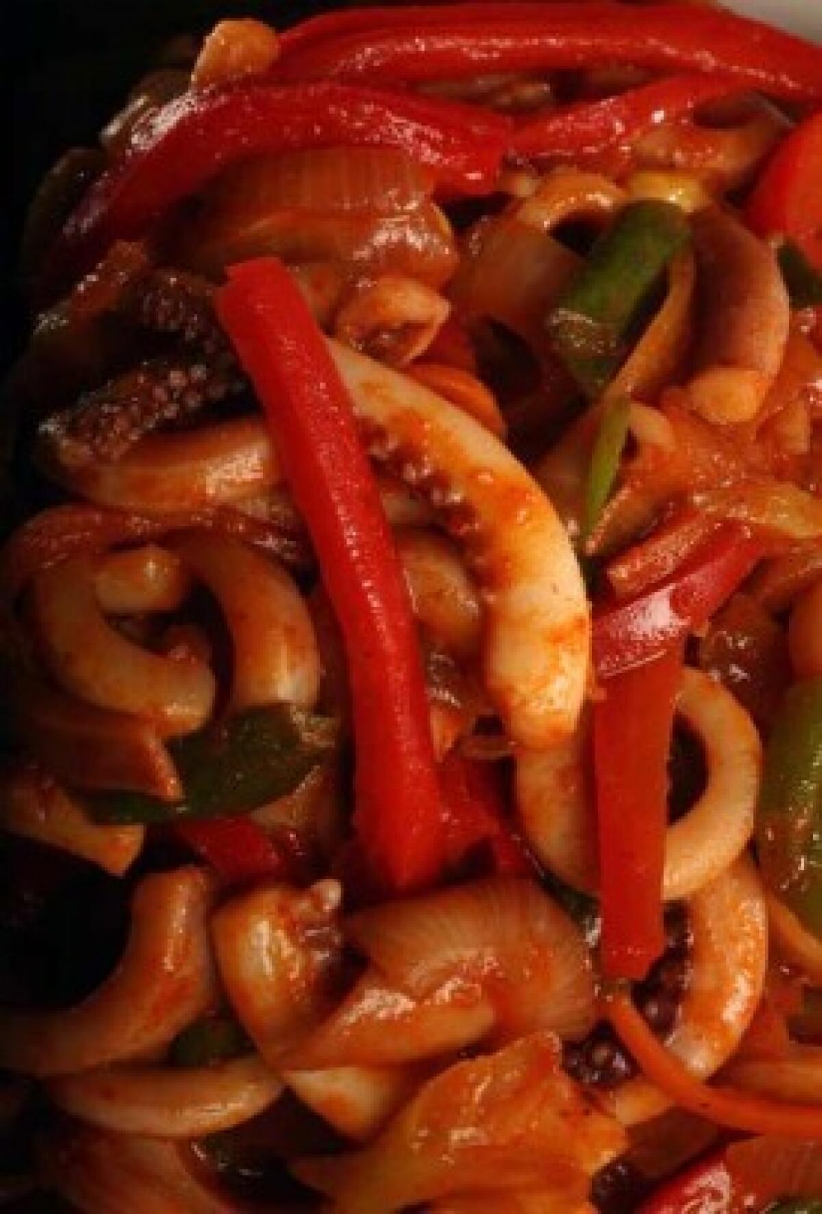 Spicy stir-fried squid (Ohjing-uh bokkeum)