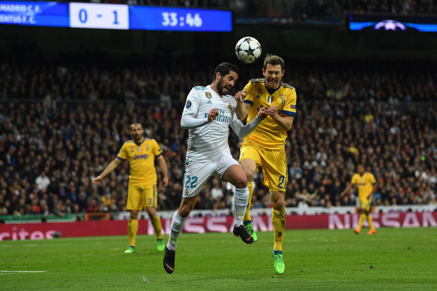 MADRID, SPAIN - APRIL 11: Isco of Real Madrid competes for a header with Stephan Lichtsteiner of Juventus during the UEFA Champions League Quarter Final Second Leg match between Real Madrid and Juventus at Estadio Santiago Bernabeu on April 11, 2018 in Madrid, Spain. (Photo by David Ramos/Getty Images) ** OUTS - ELSENT, FPG, CM - OUTS * NM, PH, VA if sourced by CT, LA or MoD **