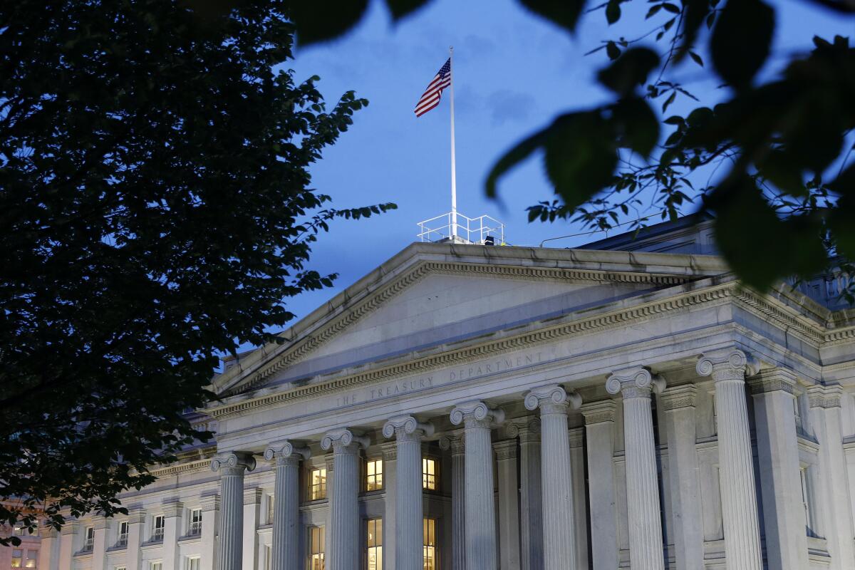 Sede del Departamento del Tesoro de EEUU, en Washington, el 6 de junio de 2019. (AP Foto/Patrick Semansky)