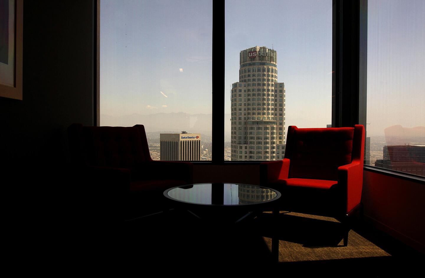 The Aon Center building in Los Angeles