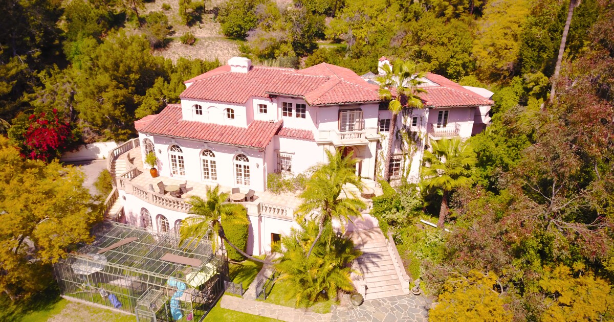 Actress Kirstie Alley sells Los Feliz villa for $7.8 million - Los Angeles Times