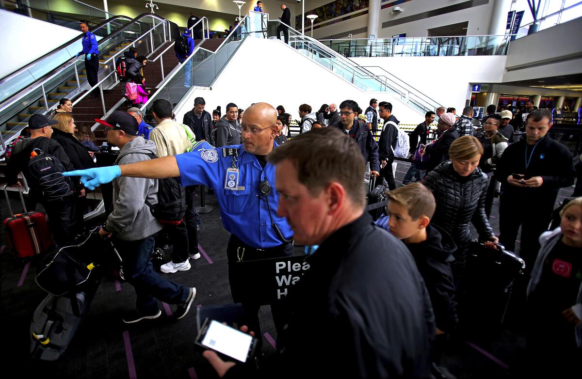 Un reporte de Airlines for America (A4A) proyecta una presencia masiva de pasajeros en los aeropuertos entre el jueves 26 y el viernes 27 de diciembre para diferentes destinos del mundo.