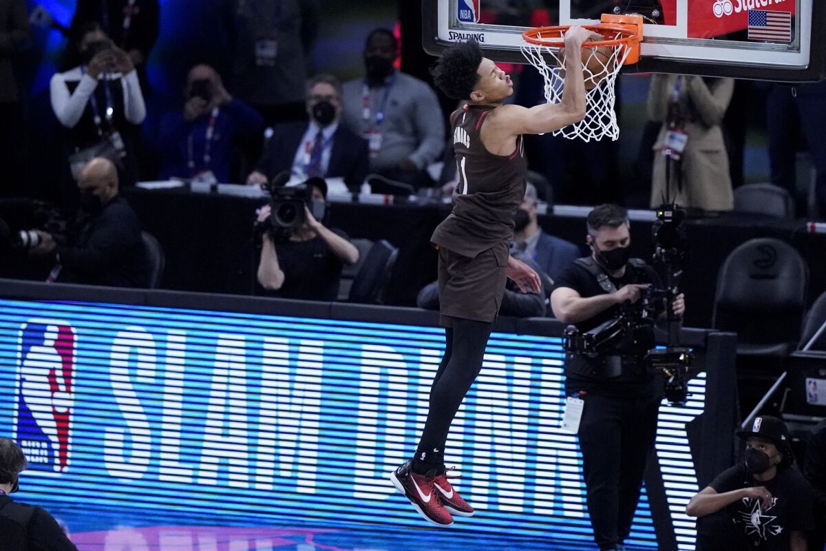 Anfernee Simons Slam Dunk Win Is Sealed With A Kiss Los Angeles Times