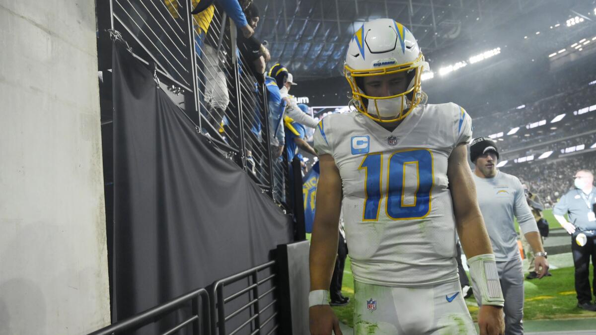 Chargers admit mistake trying to protect injured Justin Herbert - Los  Angeles Times