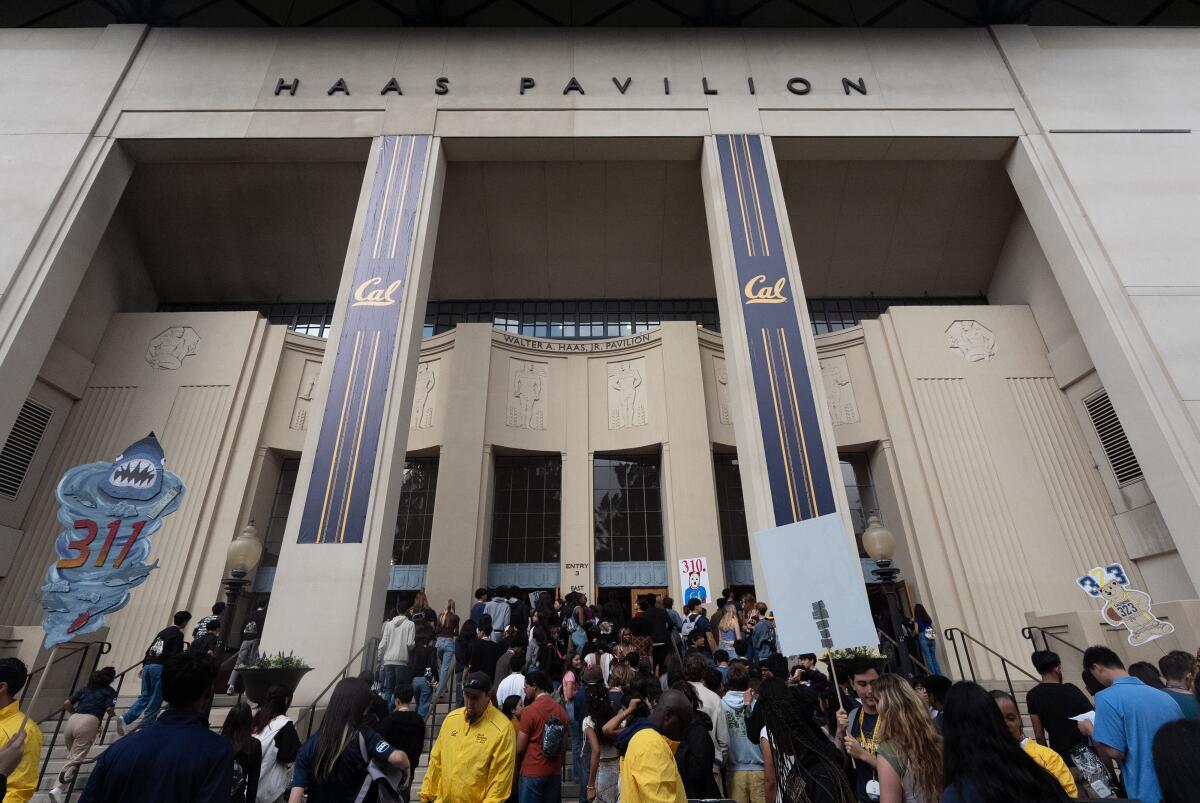 Students line up to fill Haas Pavilion during orientation at UC Berkeley.